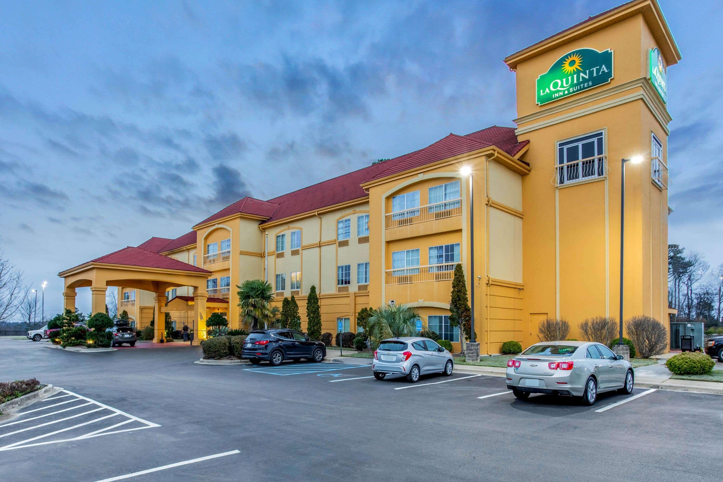 La Quinta Inn & Suites Fultondale Exterior foto
